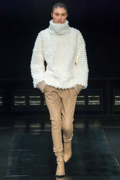 Look 12